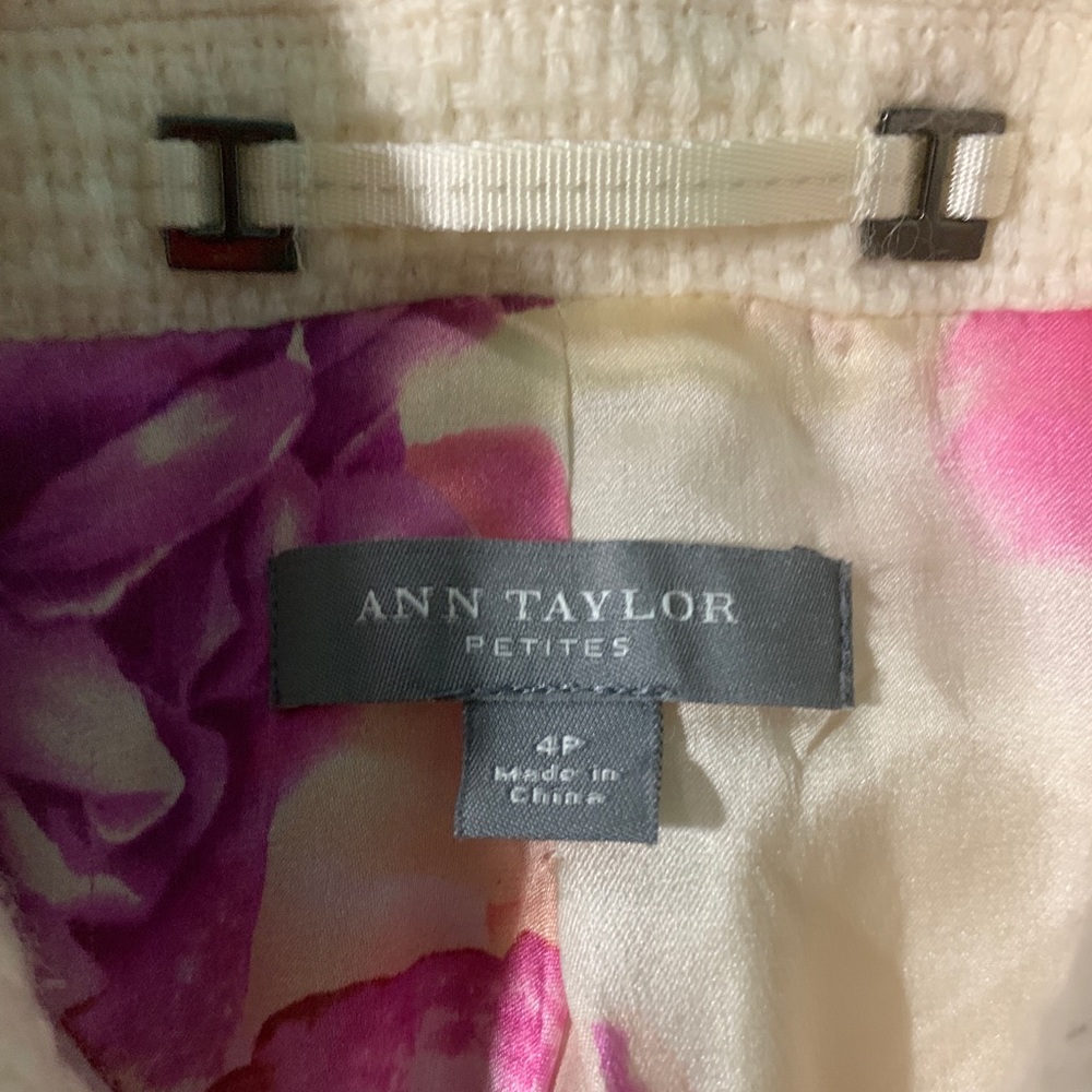 Ann Taylor Wool/silk/polyester waffle blazer